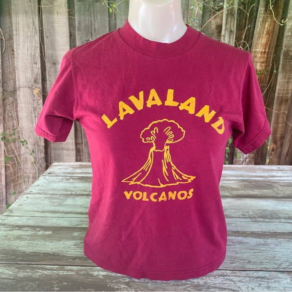 Vintage 90’s burgundy Lavaland volcano tee, size small, baby tee, crop tee - Picture 2 of 7